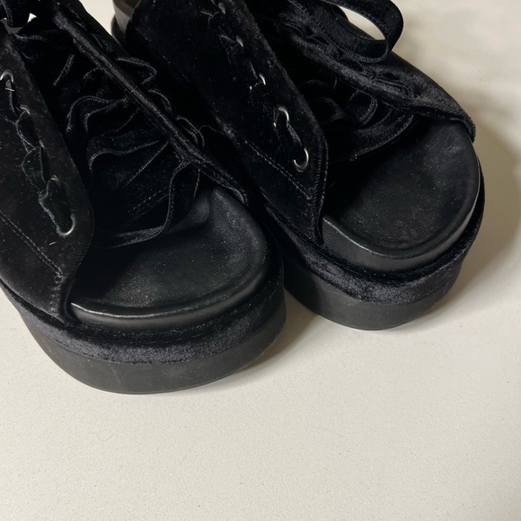 Simone Rocha velvet platform sandals in black. - Picture 9 of 9